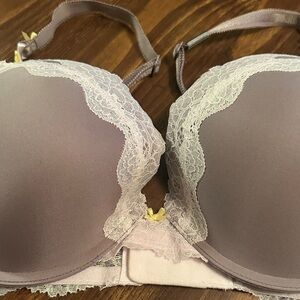 Victoria's Secret Lace Trim Bra in Lavender and Cream